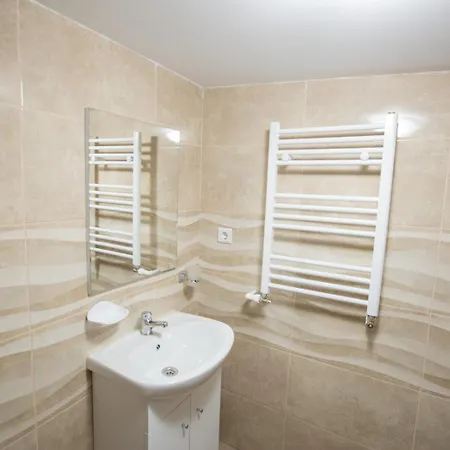 Gazde/Camere de închiriat Tania